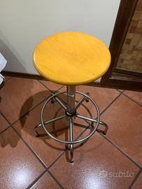 Sgabello regolabile