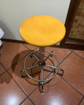 Sgabello regolabile
