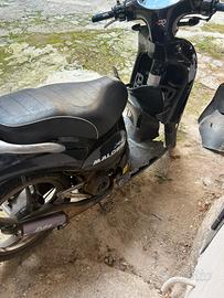 Scarabeo 50cc 2t incidentato tratabile