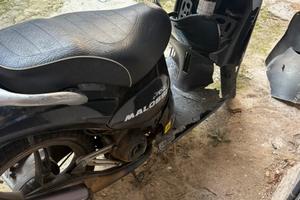 Scarabeo 50cc 2t incidentato tratabile