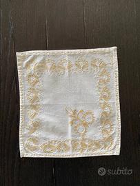 Centrino vintage rettangolare in lino bianco