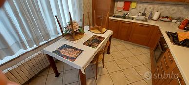 cucina marca Euromobil 260x285 con tavolo e sedie