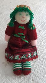 Bambola di lana fatta a mano