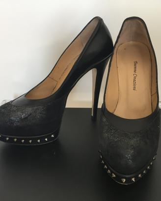 Decoltee in pelle nera con borchie, num 39