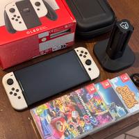 Nintendo Switch OLED + 4 Giochi + Custodia + Base