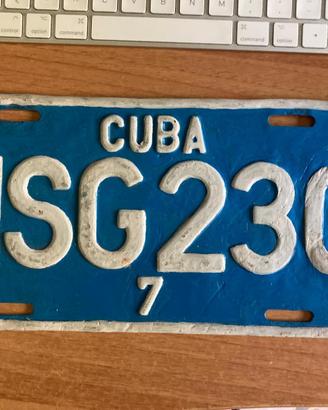 Targa auto d’epoca cubana