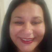 Ragazza rumena laureata in giurisprudenza