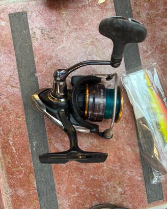 Lotto attrezzatura da pesca