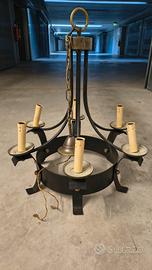 Lampadario in ferro battuto medievale/rustico