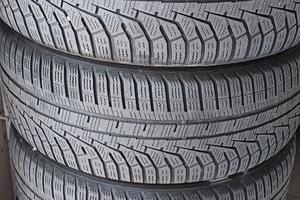 Gomme invernali Hankook 225/50 R17 con cerchi MAK