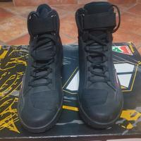 Scarpe gaerne moto