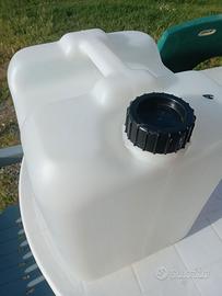 tanica in plastica per alimenti