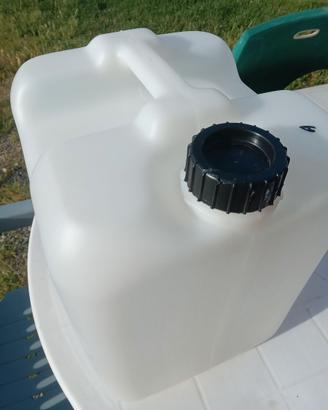 tanica in plastica per alimenti