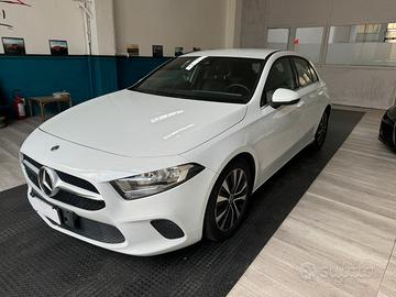 Mercedes Classe A 180d Navi CarPlay Cerchi 17