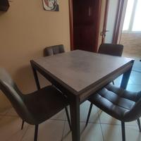 Tavolo con 4 sedie