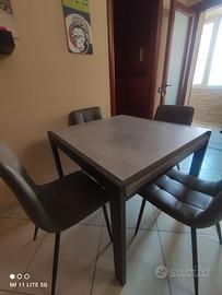 Tavolo con 4 sedie