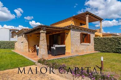 San Teodoro | Villino caposchiera con giardino su