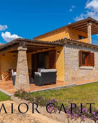 San Teodoro | Villino caposchiera con giardino su