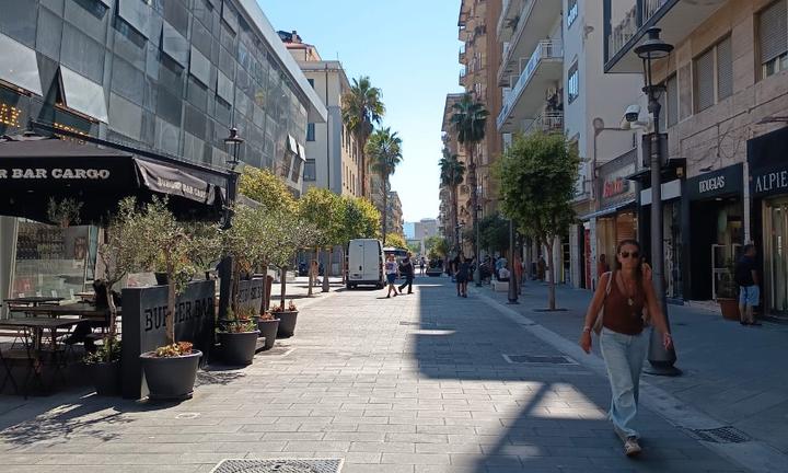 Locale commerciale corso VITTORIO EMANUELE-Salerno