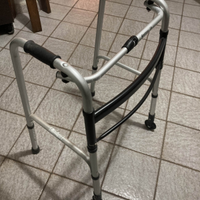 Deambulatore girello con ruote