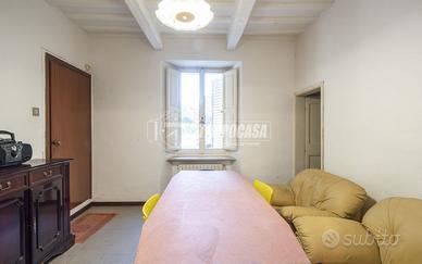 Appartamento al piano terra con corte ed accessori