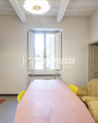Appartamento al piano terra con corte ed accessori
