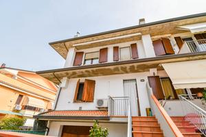 Villetta a Schiera 