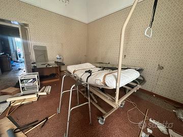 Letto ospedaliero elettrico