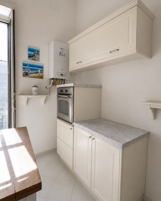 cucina in buone condizioni compresi elettrodomesti