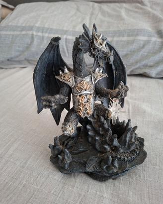 Drago Nero con Armatura Gotico da Collezione