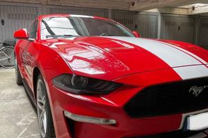 FORD - Mustang