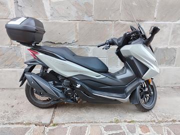 scooter Honda forza 350