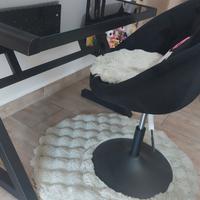 scrivania nera con vetro nero