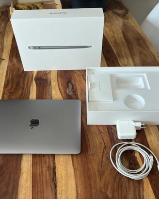 MacBook Air con caricatore e scatola originali