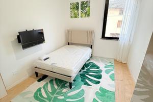 Stanza grande con arredamento nuovo