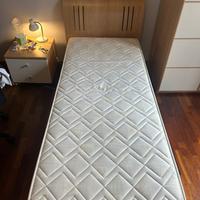 Letto singolo con materasso + comodino + armadio