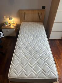 Letto singolo con materasso + comodino + armadio