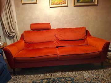 divano velluto rosdo tre posti