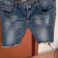 Pantaloncini in jeans 