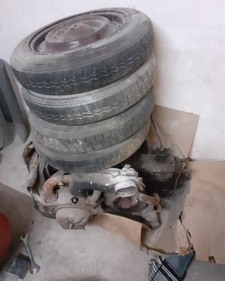 Motore 2CV con 4 cerchi