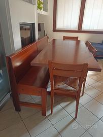Set pranzo in legno massello: tavolo, 4 sedie e pa