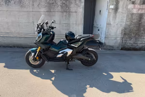 X - ADV 750