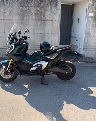 X - ADV 750