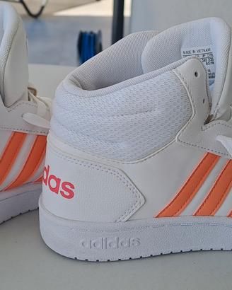 2 paia sneakers