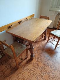 tavolo da cucina e set di sedie