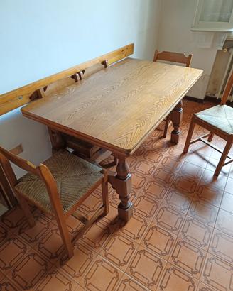 tavolo da cucina e set di sedie