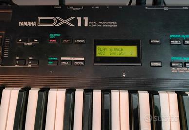 Yamaha dx11 synth 