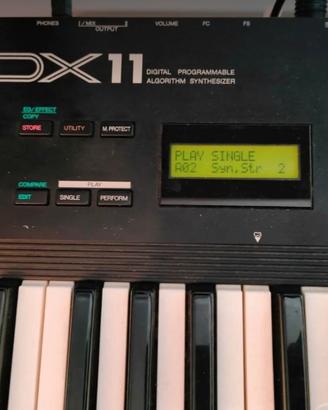 Yamaha dx11 synth 