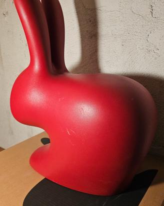 Qeeboo Rabbit Chair Baby rossa – Stefano Giovannon