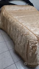 Copriletto matrimoniale dorato